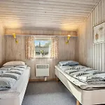 Hybenvaenget I Holiday home *