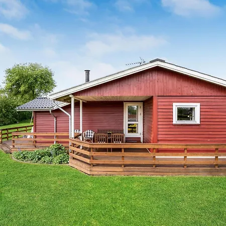 Fantastiskt Hem I Hejls Med Bastu Semesterbostad