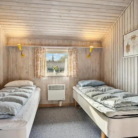 Hybenvaenget I Holiday home *